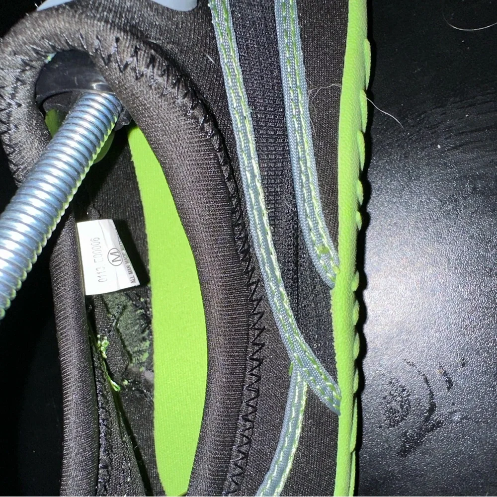 SLIP ON WATER SHOES SPEEDO Black w/LIME GREEN KIDS Med. Size 2/3